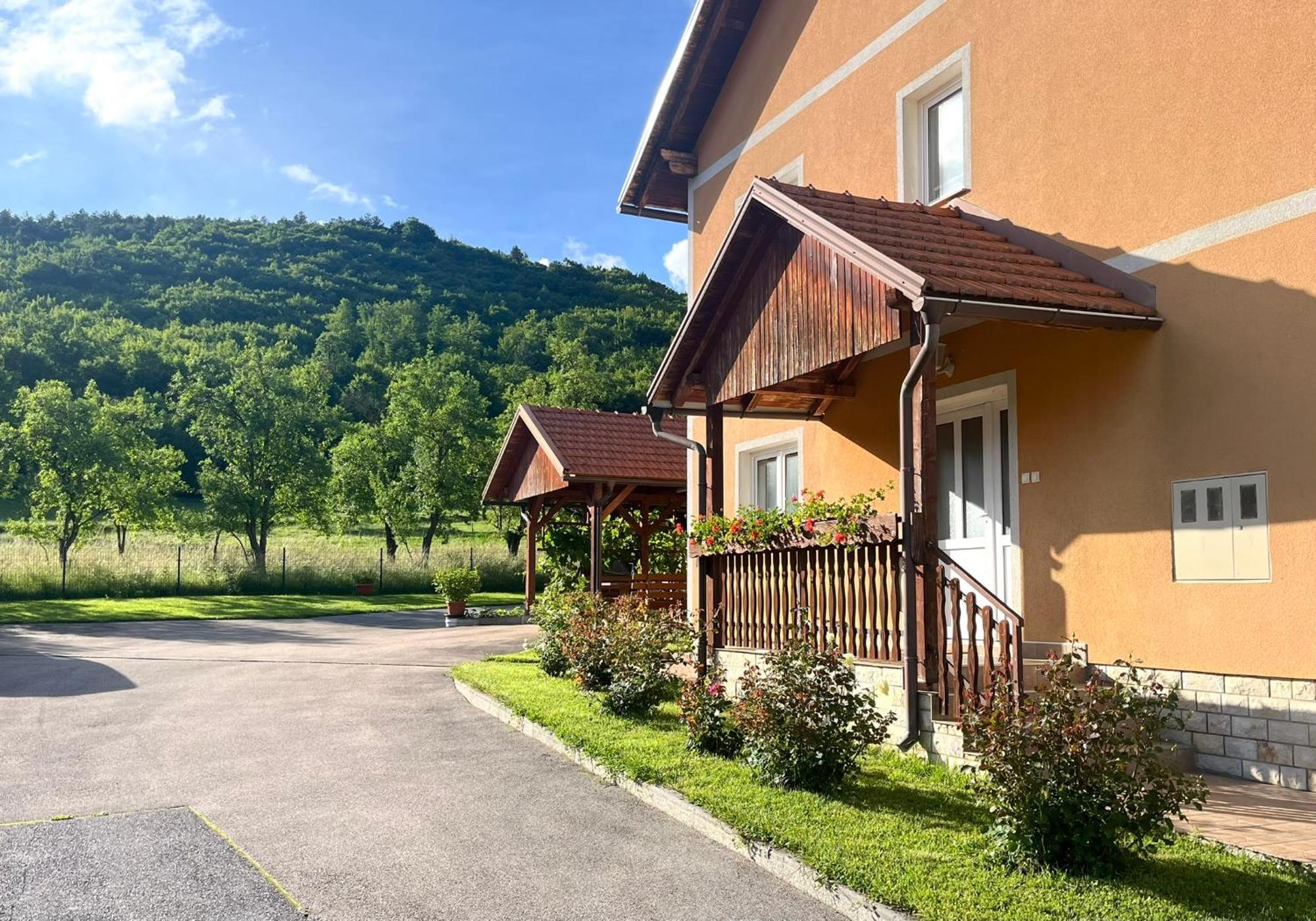 Barbara Lägenhet Otočac Exteriör bild